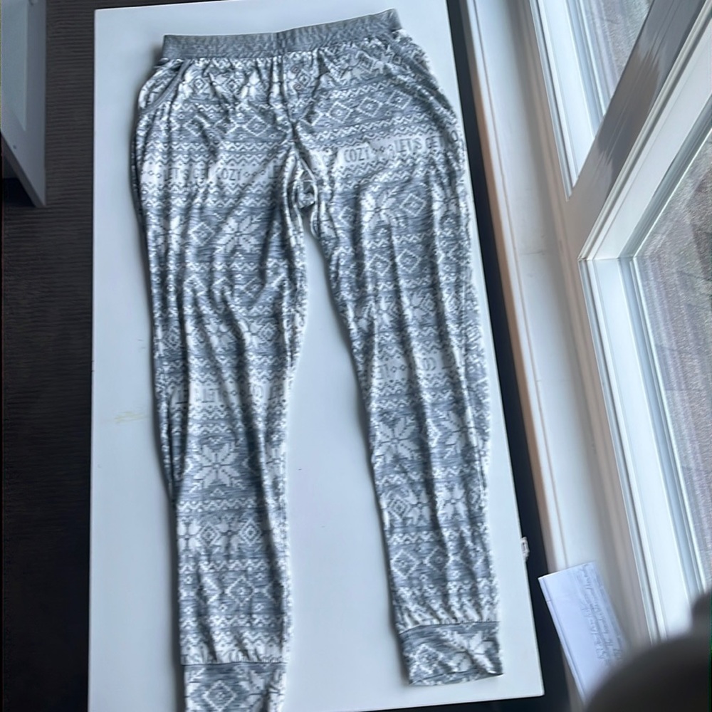 These pajama pants from Cuddl Duds in gray are in size XS.